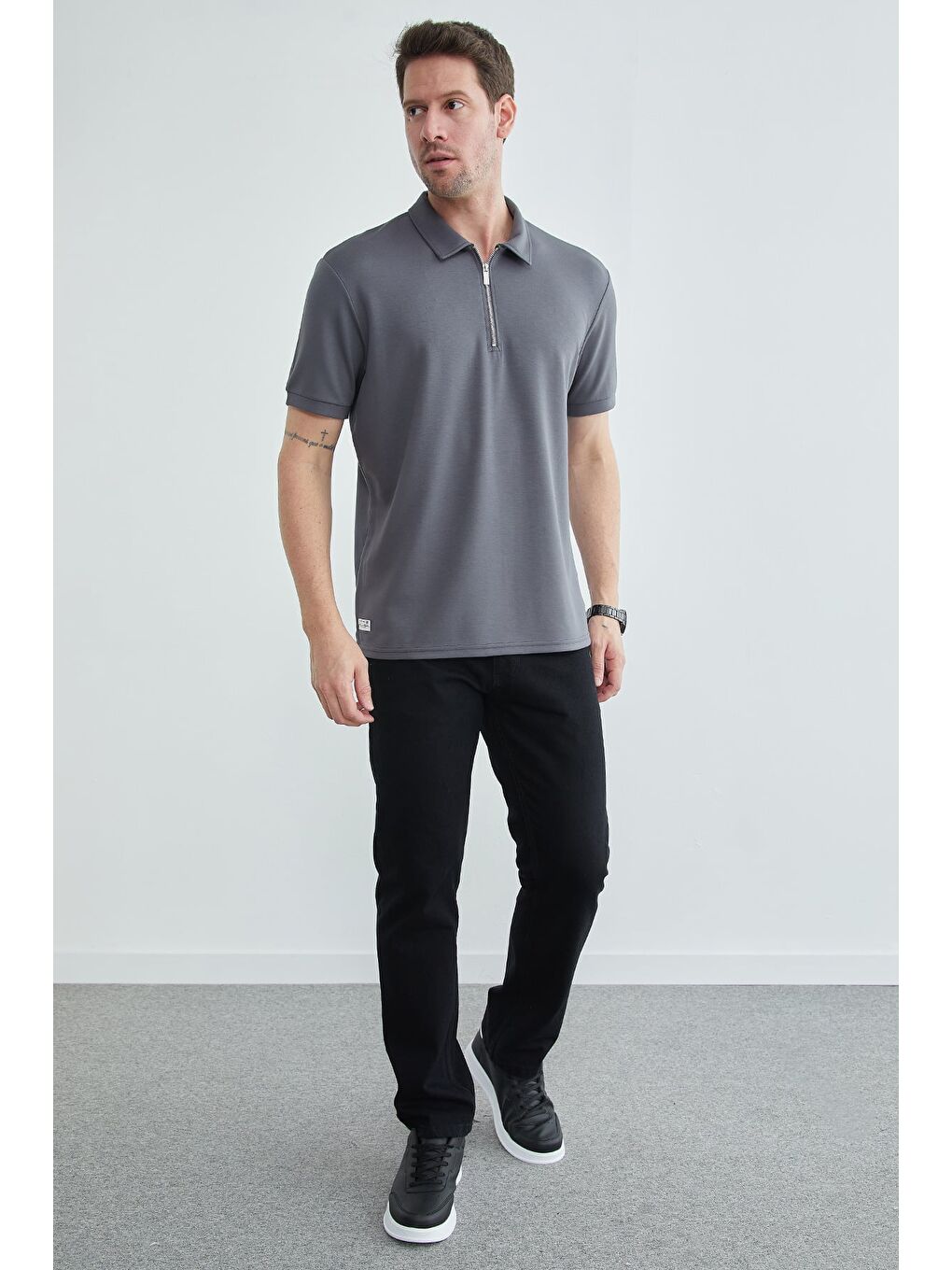 Gri Yarım Fermuarlı Polo Yaka Tişört-2
