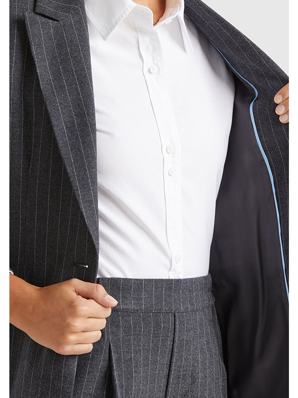 Kadın Antrasit Viskoz Karışımlı Düğme Kapamalı Çizgili Sivri Yaka Blazer Ceket-3