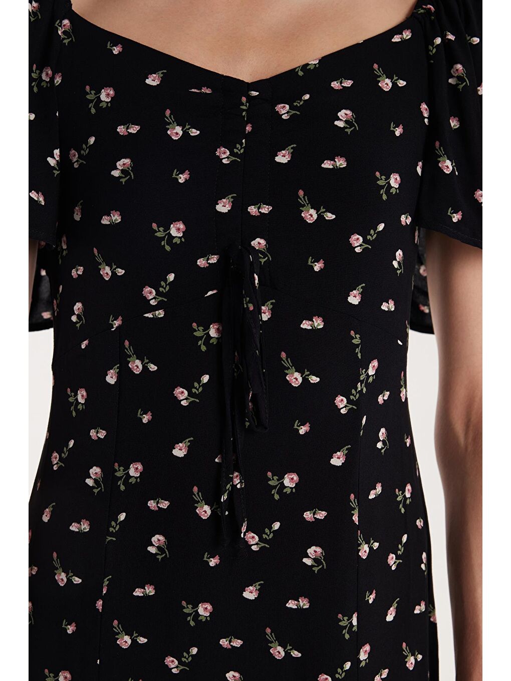 Karışık Kadın Standart Fit Bağlama Detaylı Desenli Viskon Yırtmaçlı Elbise-2