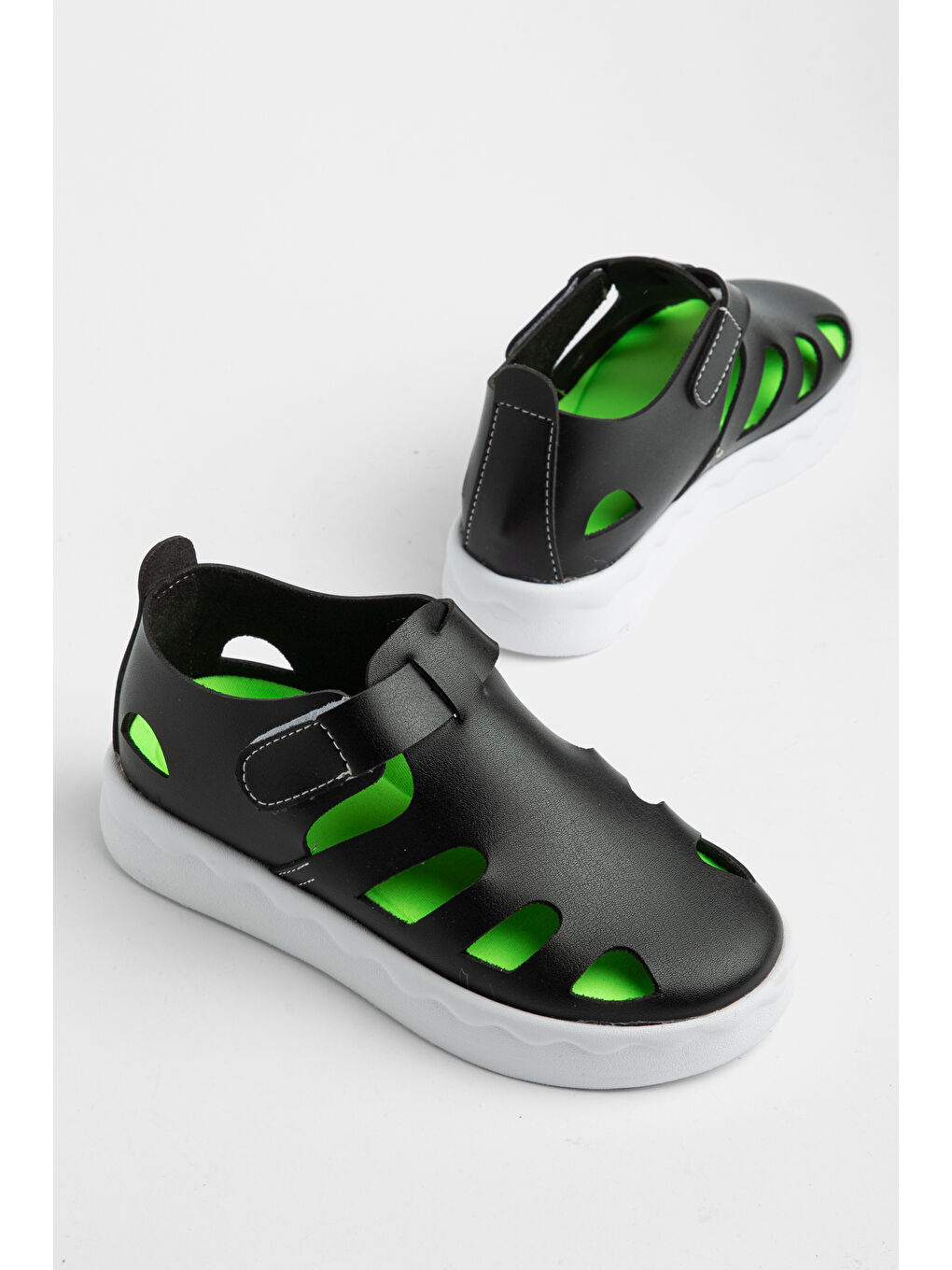 Çocuk Unisex Siyah Hafif Tabanlı Rahat Cırtlı Sandalet-2