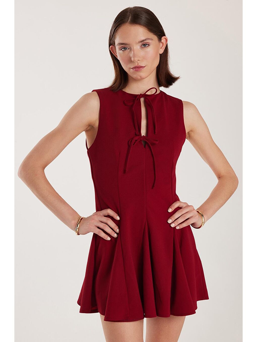 Kadın Regular Fit Klasik Kesim Boyun Bağlama Detaylı Mini Bordo Elbise-1