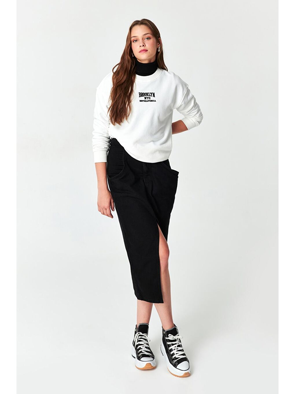 it's basic Beyaz Kadın Ekru Renk Brooklyn Nakışlı Oversize Üç İplik Sweatshirt - 4