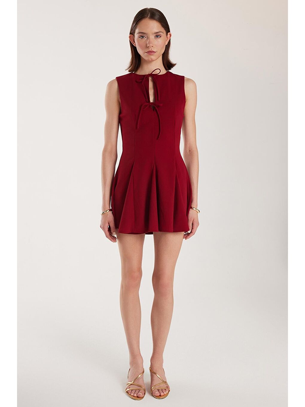 Kadın Regular Fit Klasik Kesim Boyun Bağlama Detaylı Mini Bordo Elbise-3