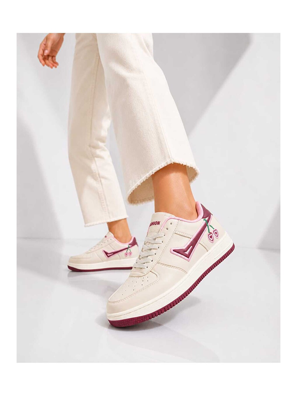 Bej Kadın Trend Kiraz İşlemeli Casual Sneaker, Nakış Detaylı Konforlu Günlük Ayakkabı-4