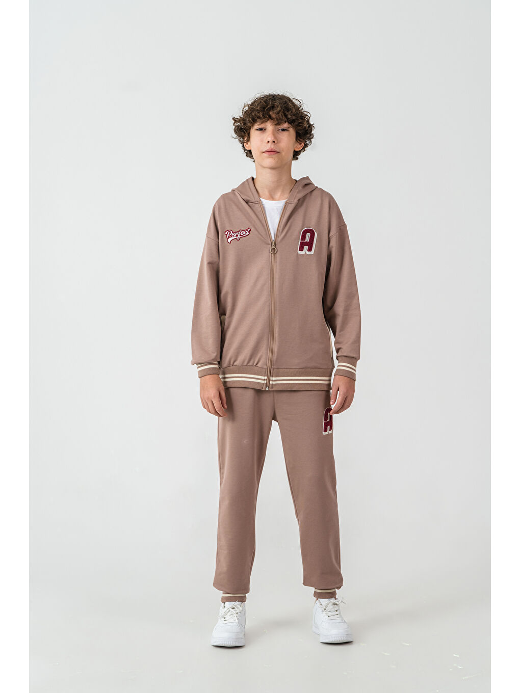 Bej Ust Onler Süzene Nakışlı Çizgili Ribanalı Alt Nakışlı Erkek Çocuk Kolej Eşofman Takımı