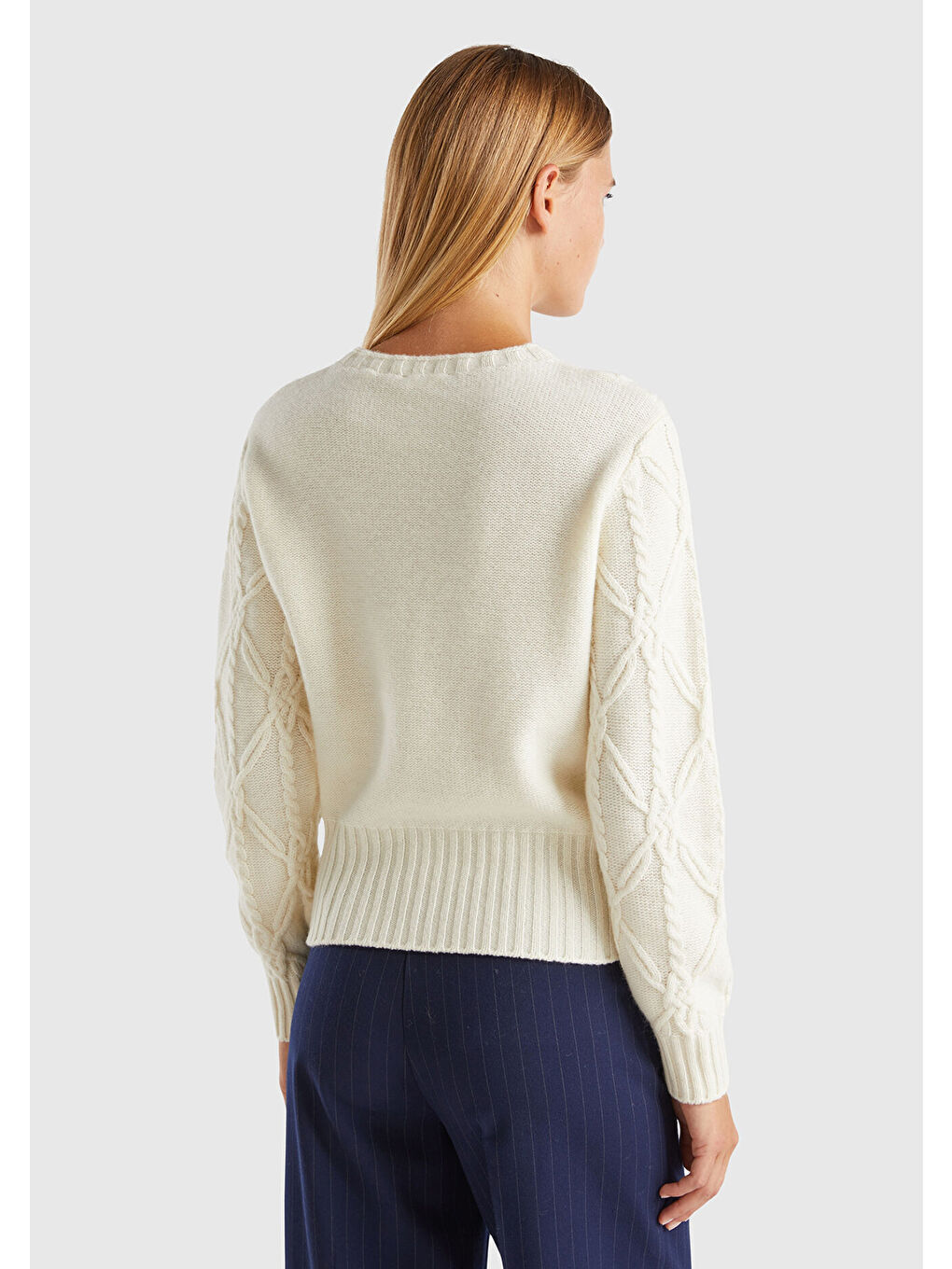 Ekru Kadın Krem Yün Karışımlı Dokulu Örgülü Yuvarlak Yaka Kazak-3