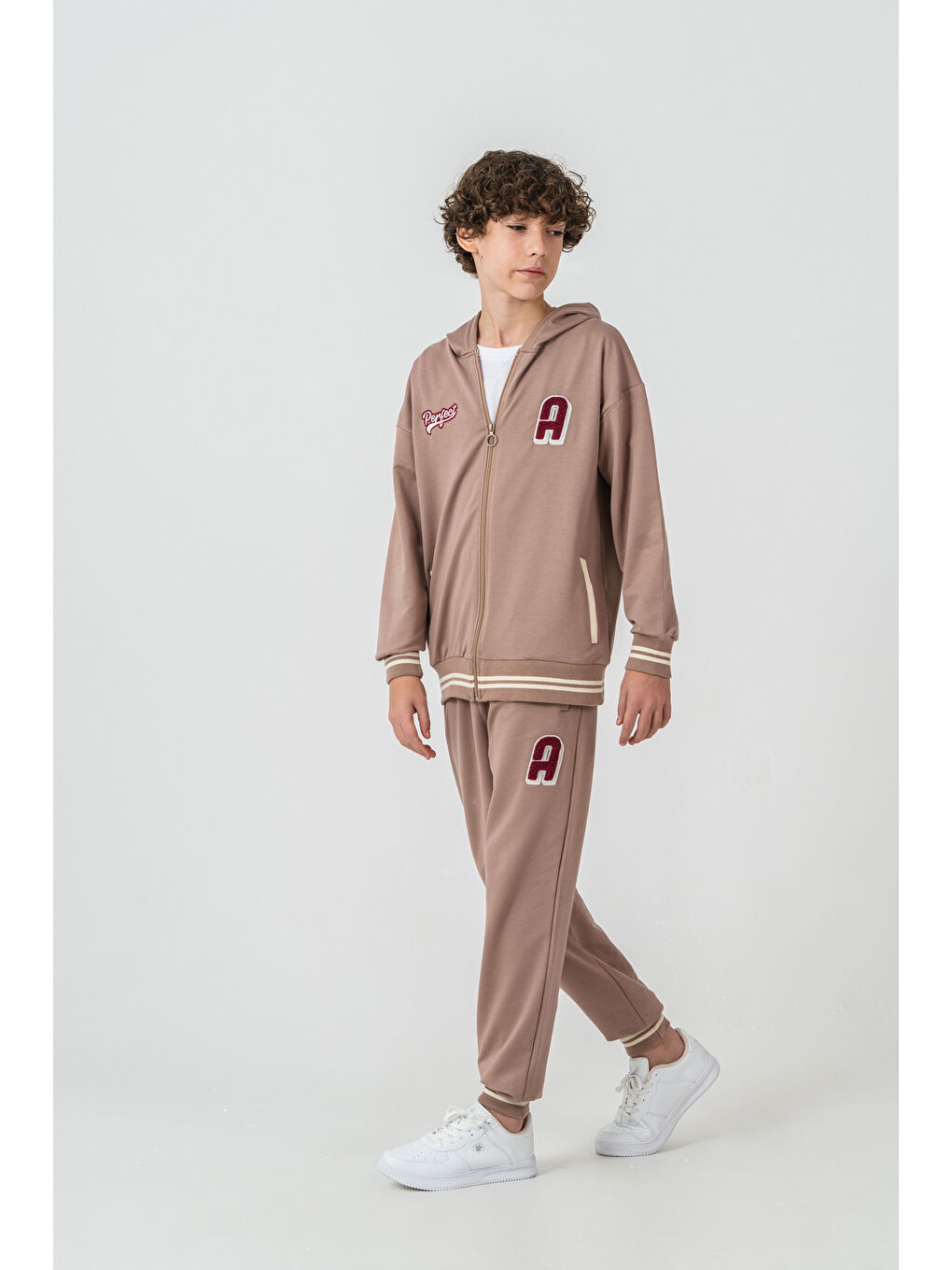 Bej Ust Onler Süzene Nakışlı Çizgili Ribanalı Alt Nakışlı Erkek Çocuk Kolej Eşofman Takımı-1