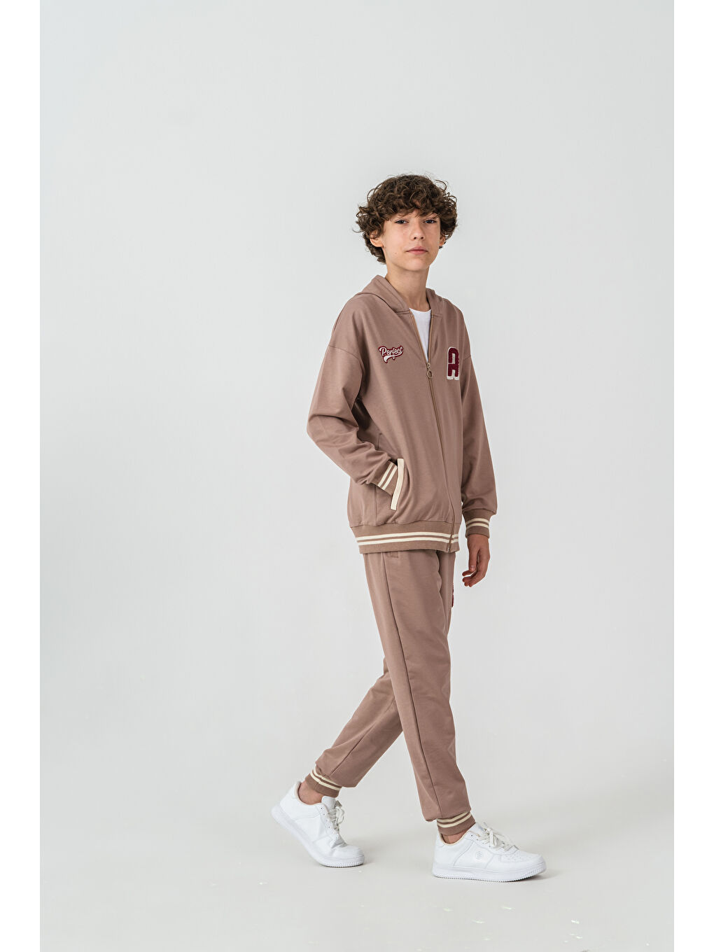 Bej Ust Onler Süzene Nakışlı Çizgili Ribanalı Alt Nakışlı Erkek Çocuk Kolej Eşofman Takımı-2