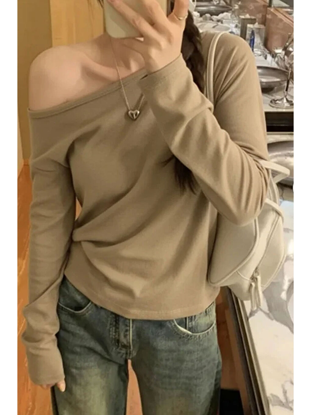 Kahverengi Kadın Düşük Omuz Kayık Yaka Oversize Uzun Kollu T-Shirt