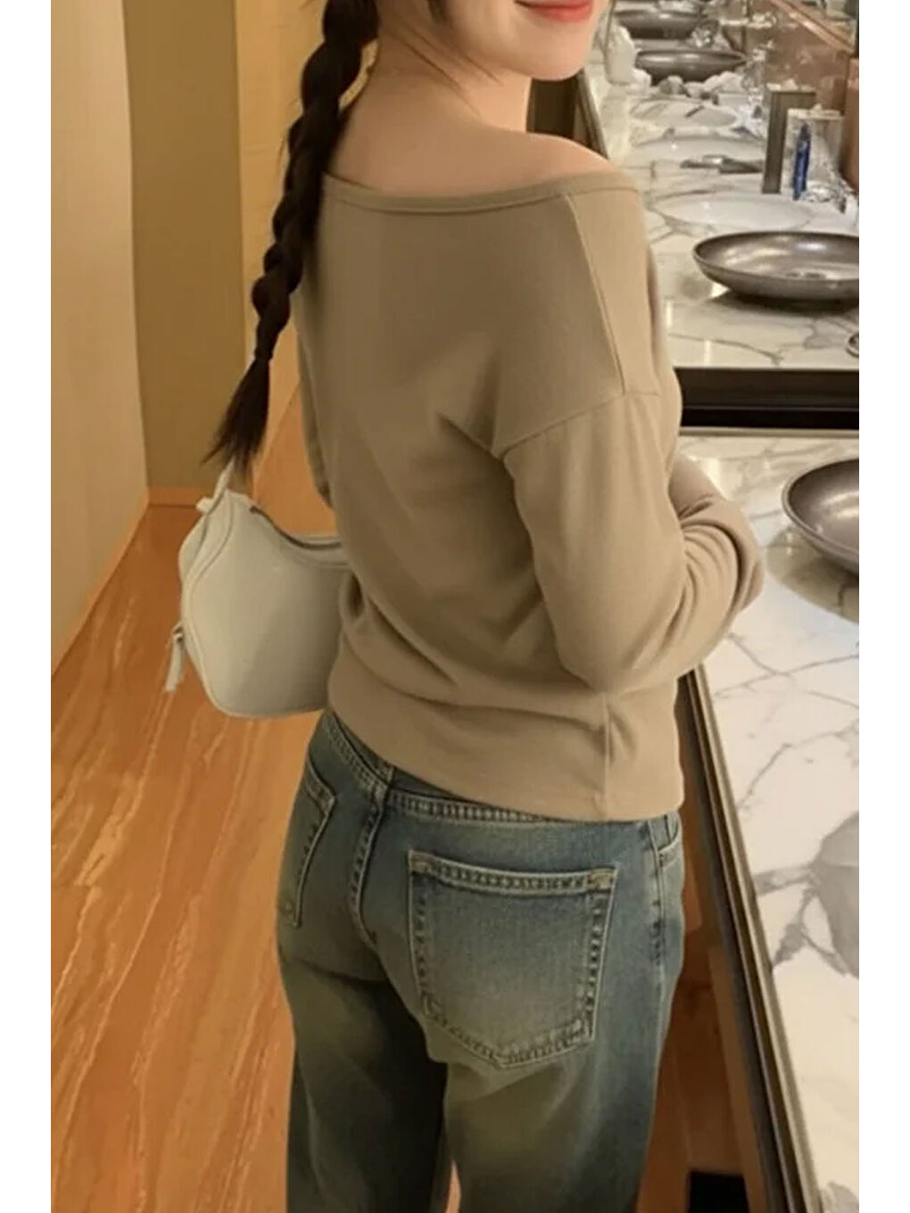 Kahverengi Kadın Düşük Omuz Kayık Yaka Oversize Uzun Kollu T-Shirt-1