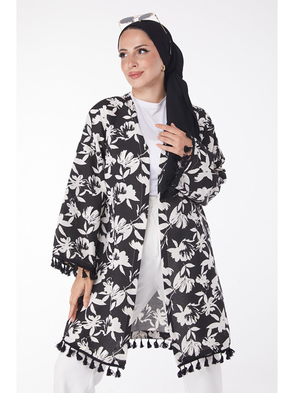 Orta Kadın Siyah Püsküllü Kimono - 13217