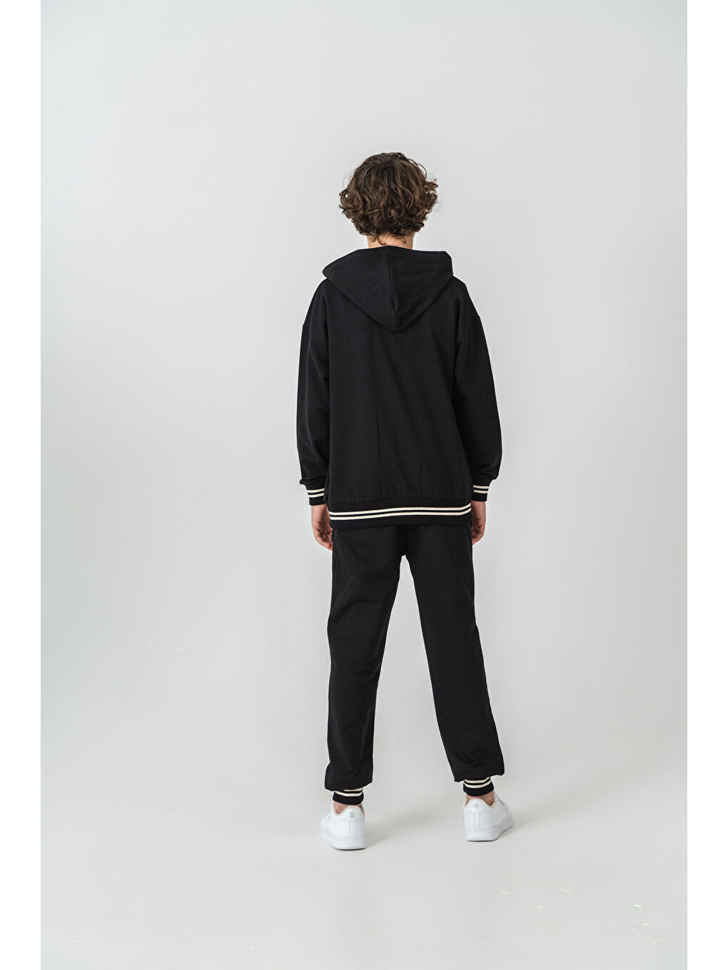 Siyah Ust Onler Süzene Nakışlı Çizgili Ribanalı Alt Nakışlı Erkek Çocuk Kolej Eşofman Takımı-2