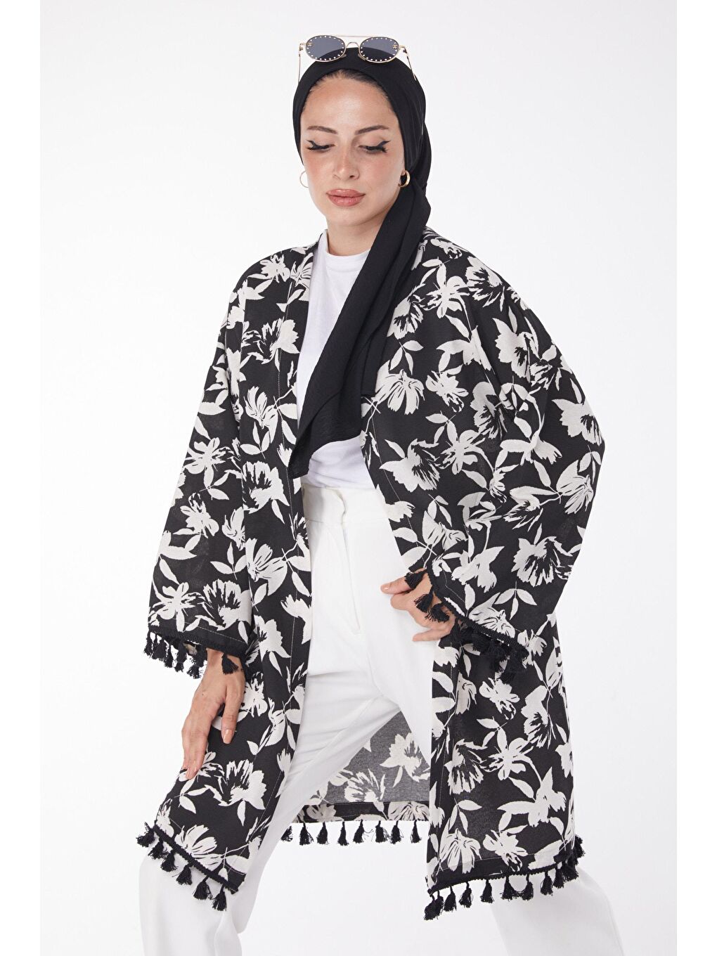 Orta Kadın Siyah Püsküllü Kimono - 13217-1