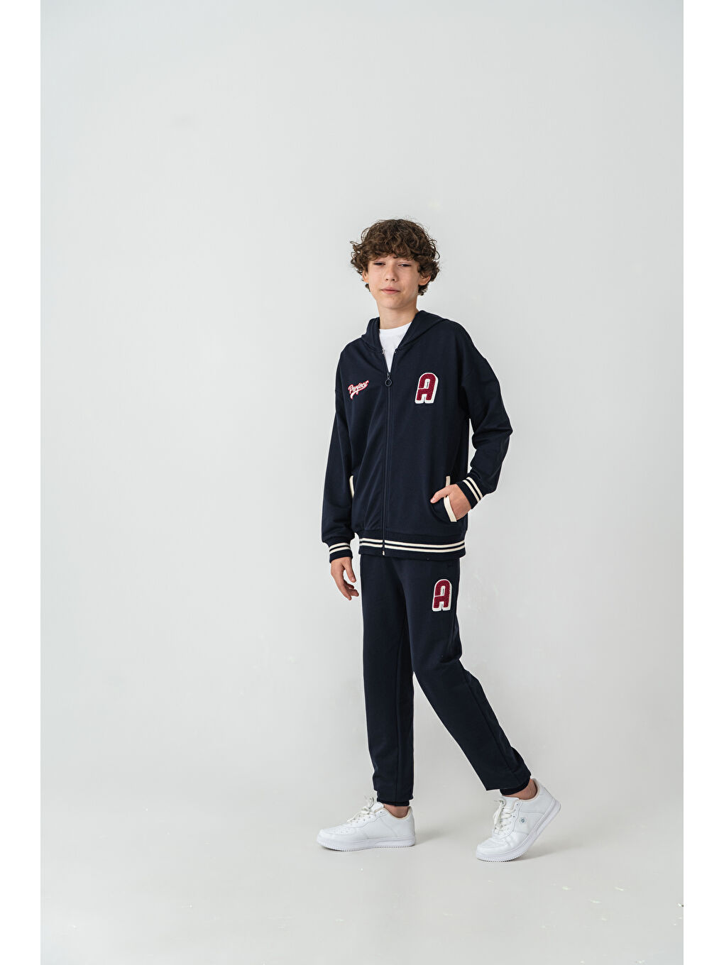 Lacivert Ust Onler Süzene Nakışlı Çizgili Ribanalı Alt Nakışlı Erkek Çocuk Kolej Eşofman Takımı-2