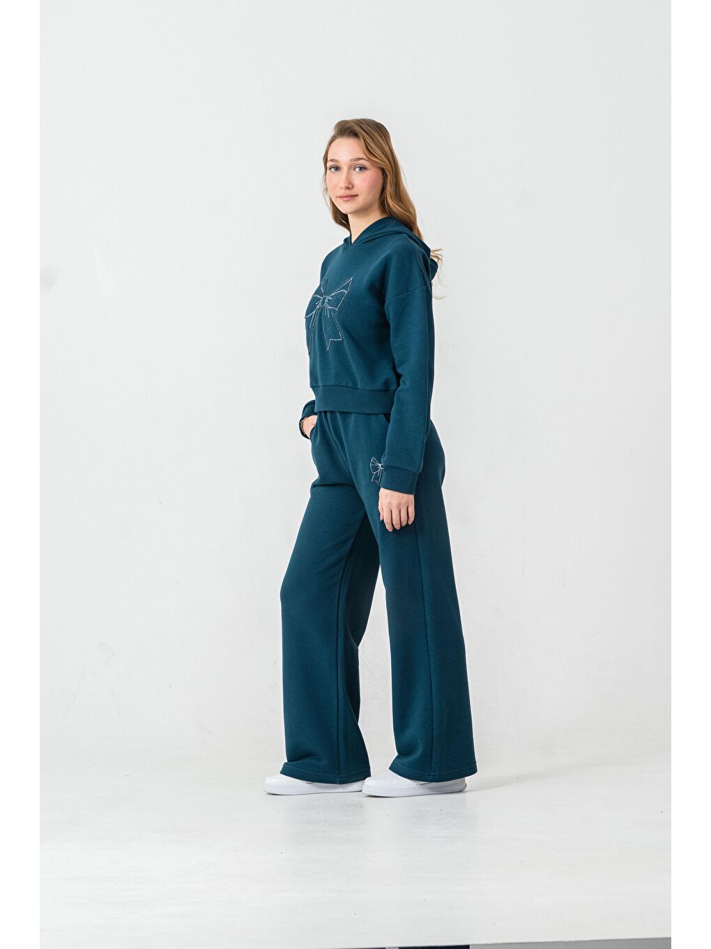 Yeşil Kapüşonlu Ön Ve Alt Aplikeli Nakışlı Kız Çocuk Eşofman Takımı-2