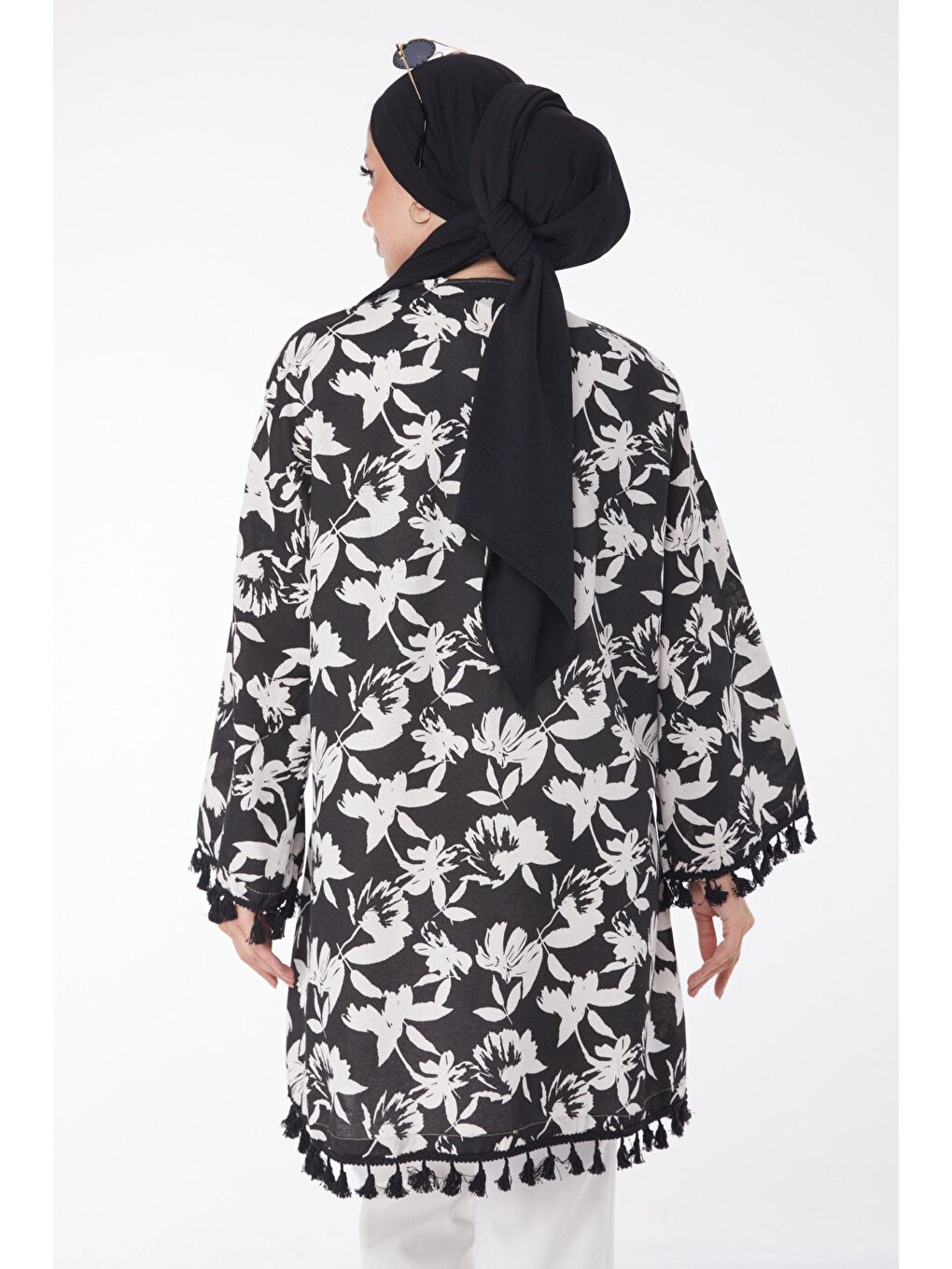 Orta Kadın Siyah Püsküllü Kimono - 13217-3