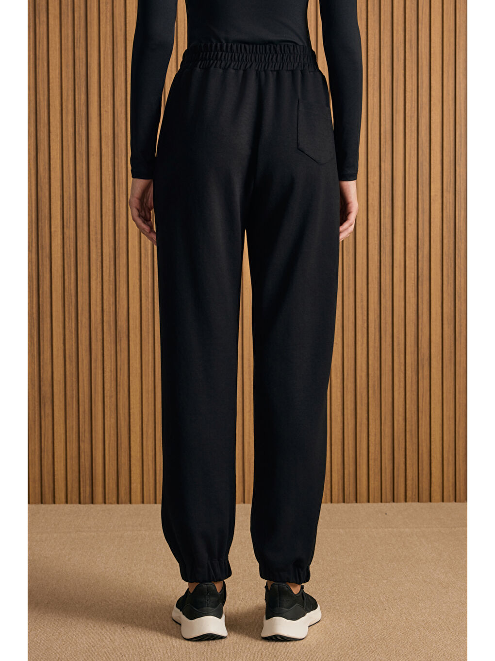 Siyah Beli ve Paçası Lastikli Viscon Örme Pantolon-4