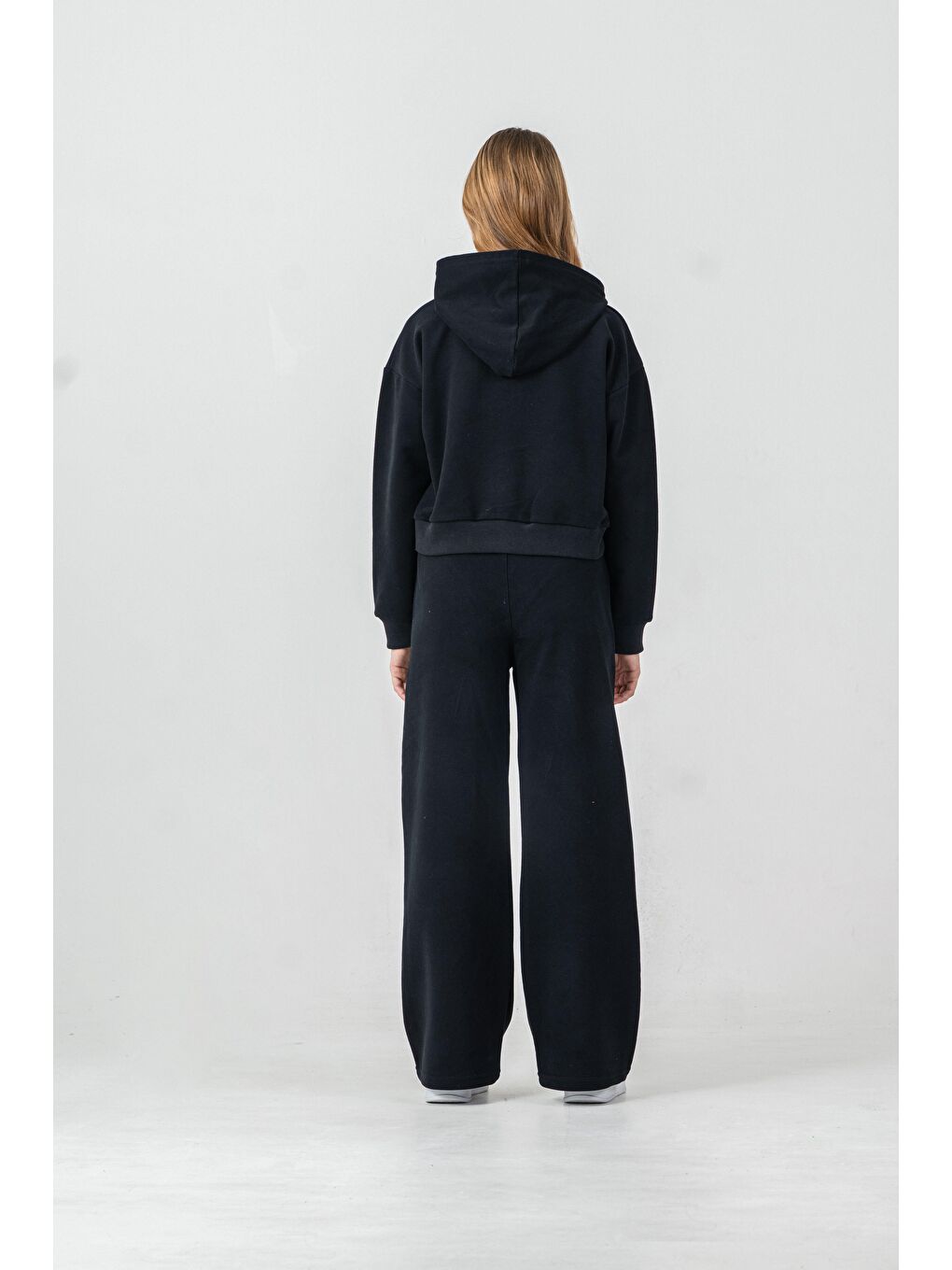 Siyah Kapüşonlu Ön Ve Alt Aplikeli Nakışlı Kız Çocuk Eşofman Takımı-3