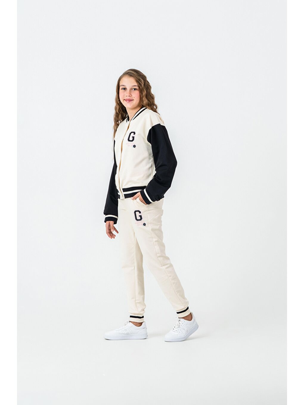 Ekru Yaka Ribanalı Ön Nakışlı Alt Nakışı Kız Çocuk Kolej Eşofman Takımı-2