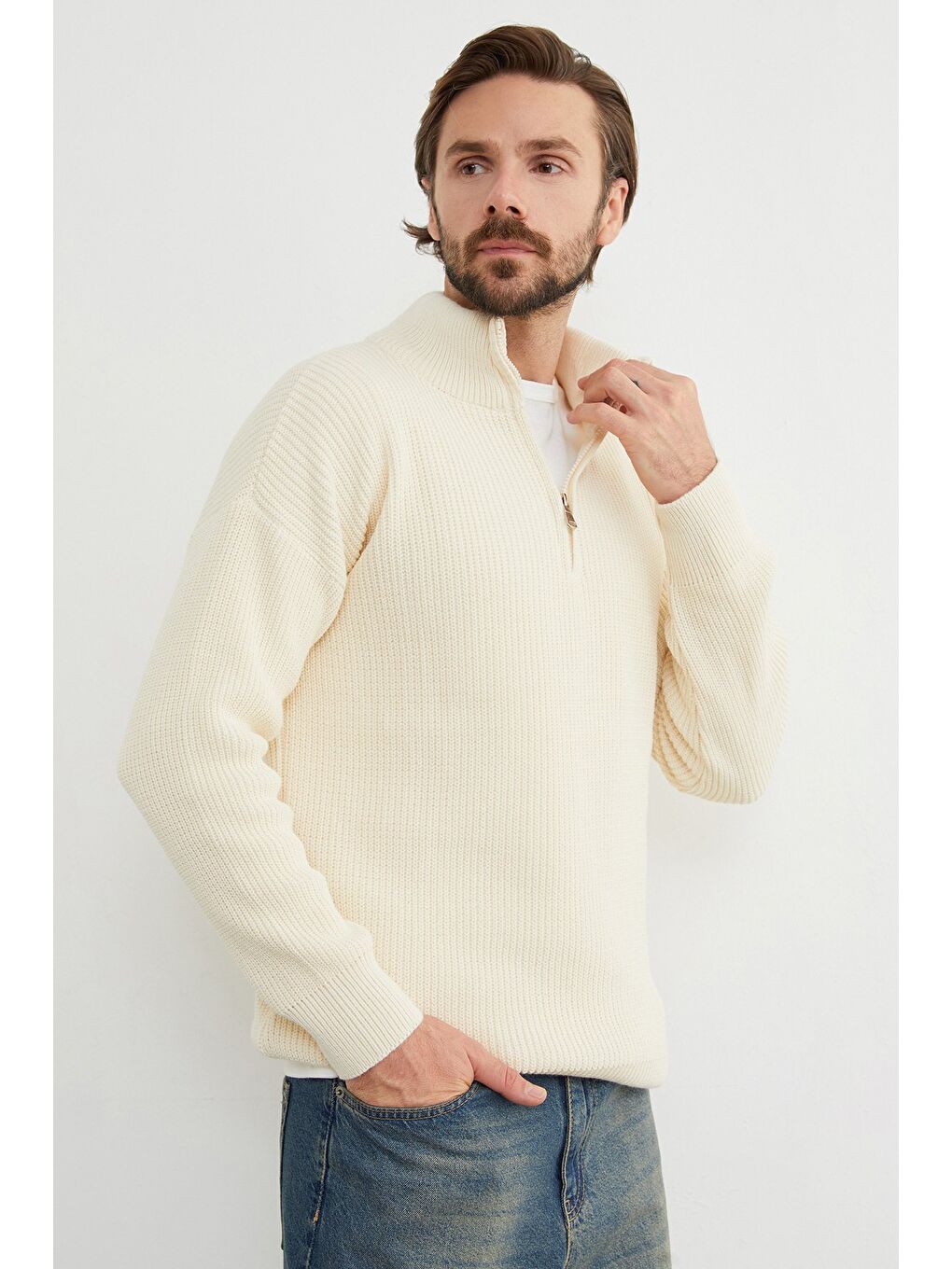 Bej Yarım Fermuarlı Dik Yaka Kazak