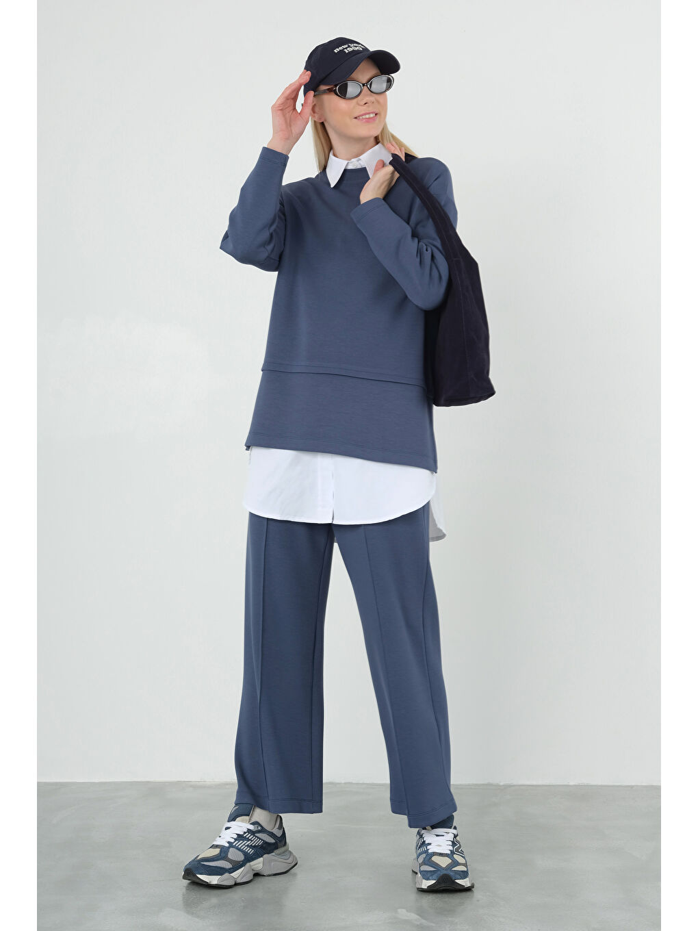 Yanları Yırtmaçlı Modal Sweat Jean Mavi