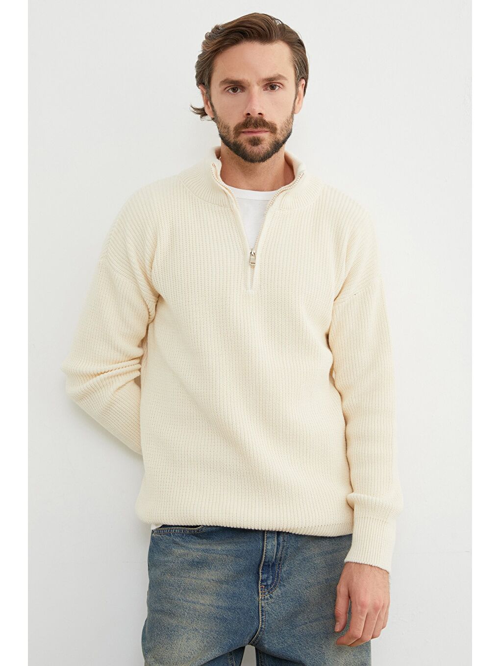 Bej Yarım Fermuarlı Dik Yaka Kazak-1