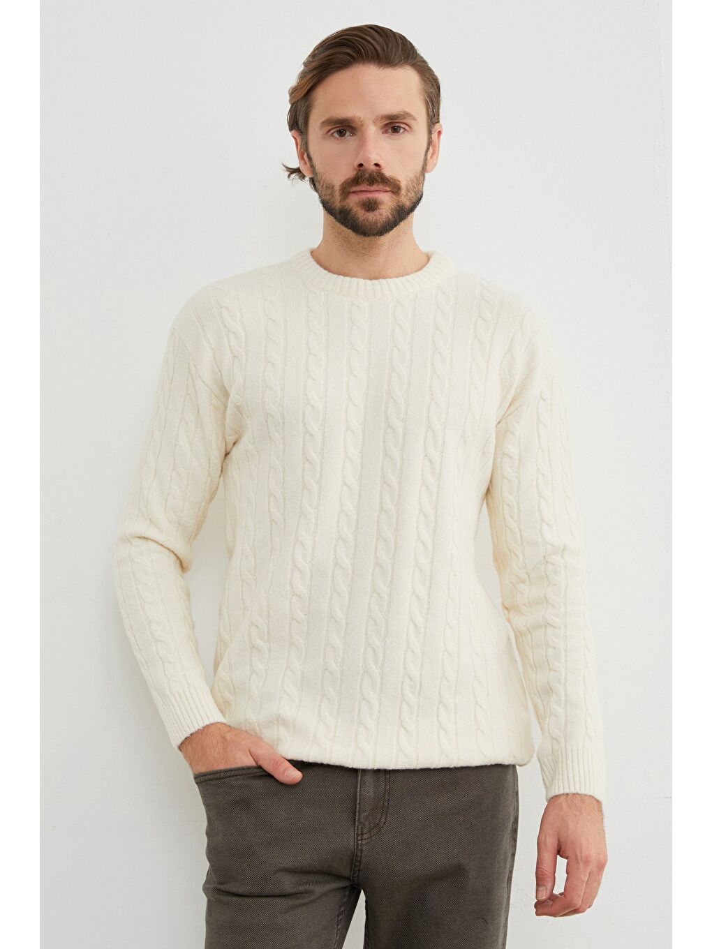 Ekru Saç Örgüsü Desenli Bisiklet Yaka Kazak