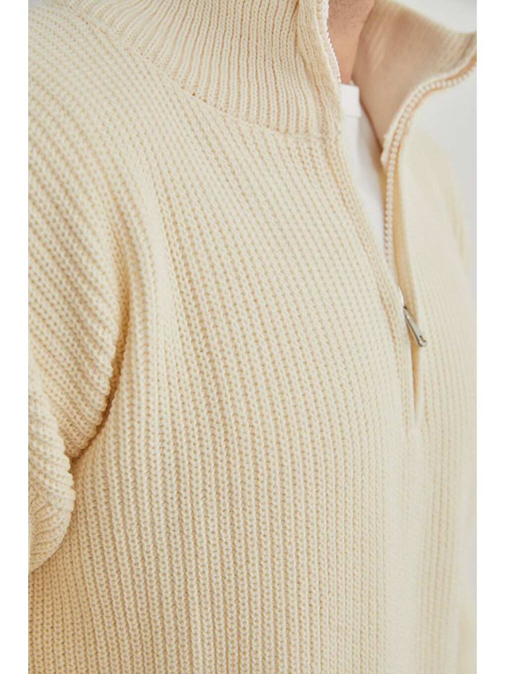 Bej Yarım Fermuarlı Dik Yaka Kazak-3