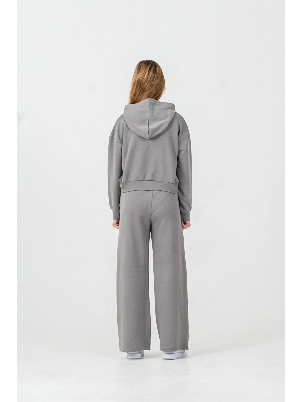Gri Kapüşonlu Ön Ve Alt Aplikeli Nakışlı Kız Çocuk Eşofman Takımı-3