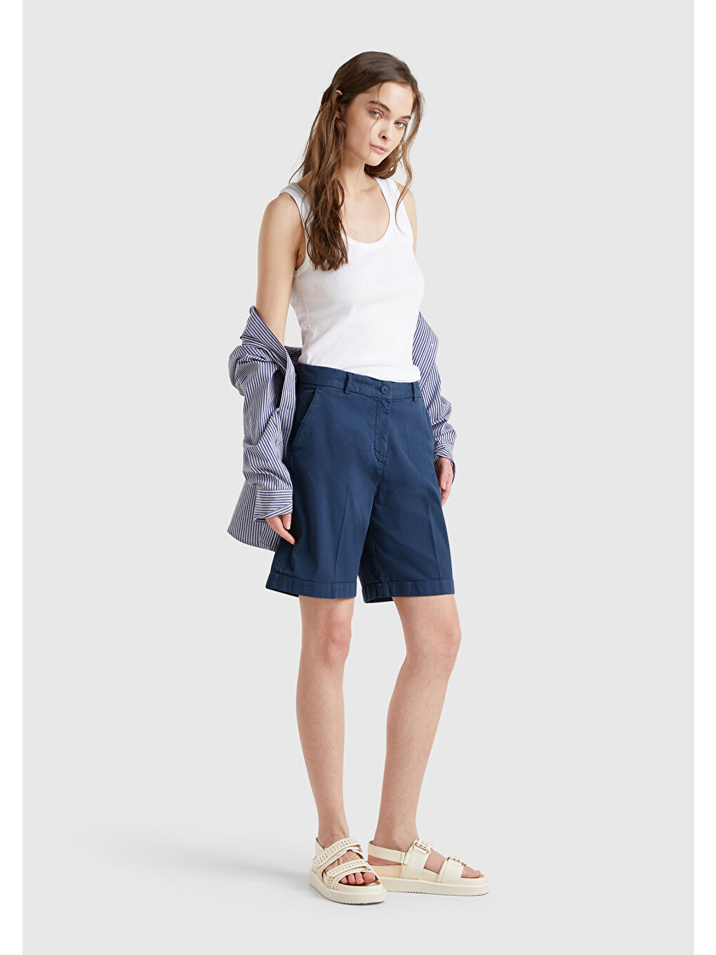 Mavi Kadın Denim Pamuk Karışımlı Önü Düğmeli Regular Fit Bermuda Şort-4