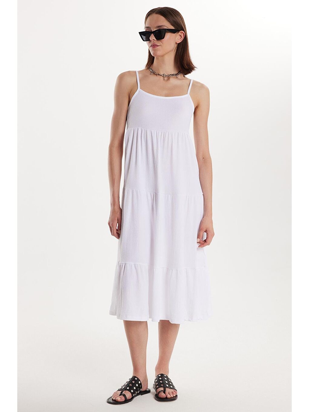 Kadın Slim Fit Dar Kesim İnce Askılı U Yaka Midi Beyaz Elbise