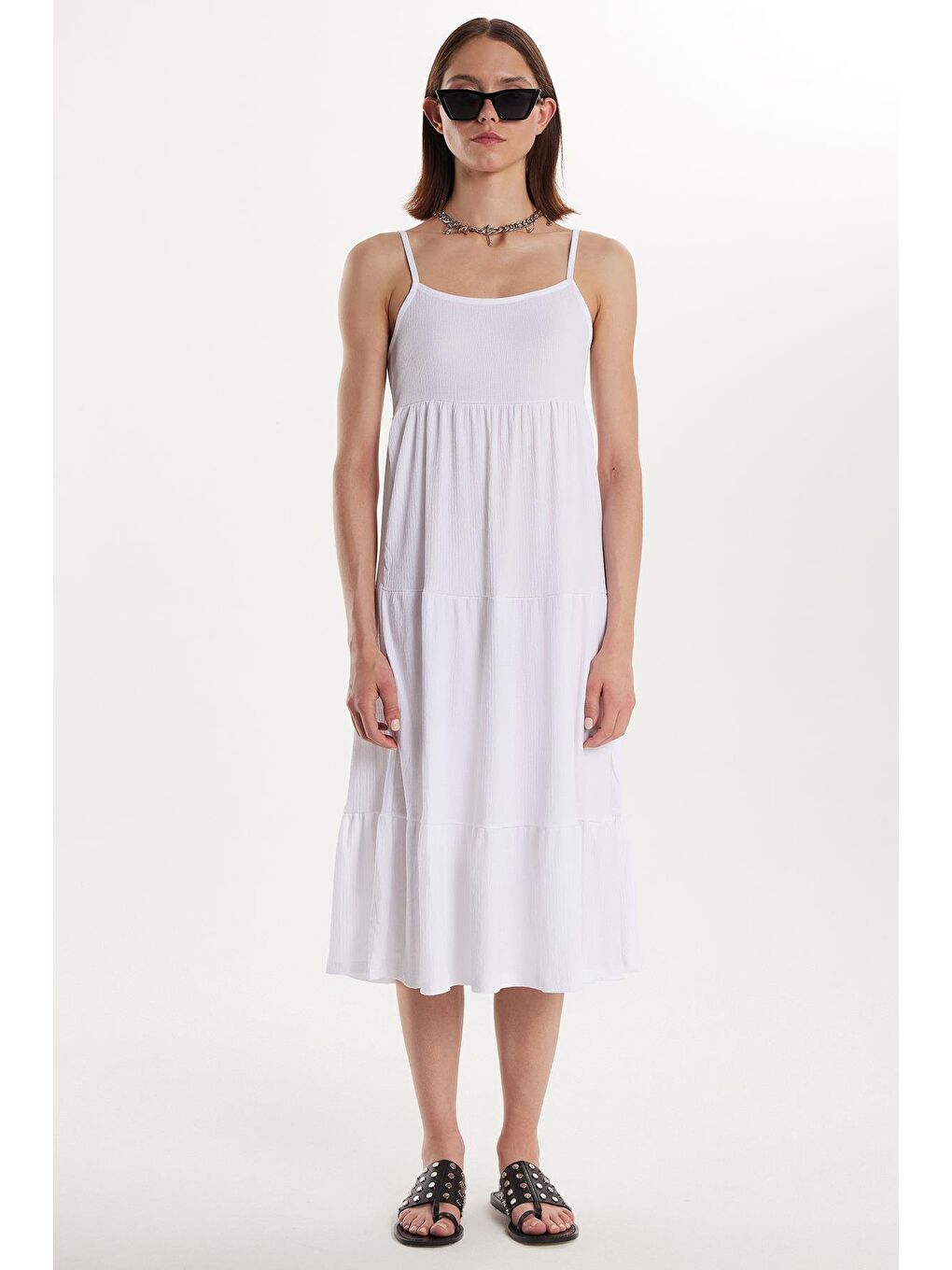 Kadın Slim Fit Dar Kesim İnce Askılı U Yaka Midi Beyaz Elbise-3