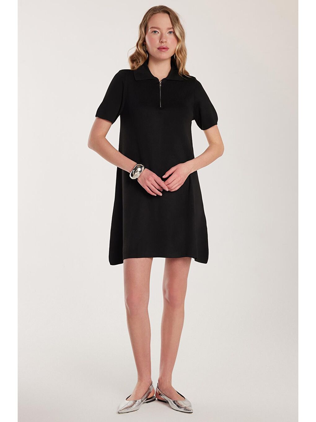 Kadın Standart Fit Kısa Kollu Fermuarlı Gömlek Yaka Siyah Elbise