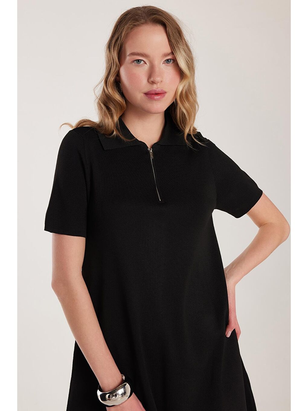 Kadın Standart Fit Kısa Kollu Fermuarlı Gömlek Yaka Siyah Elbise-1