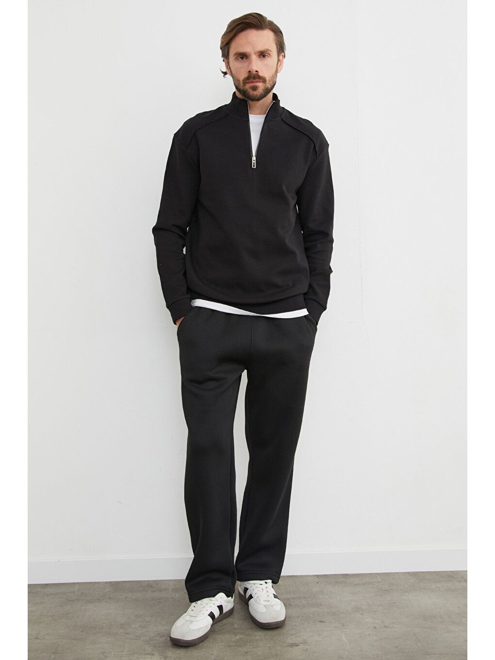 Siyah Dik Yaka Yarım Fermuarlı Büyük Beden Sweatshirt-2