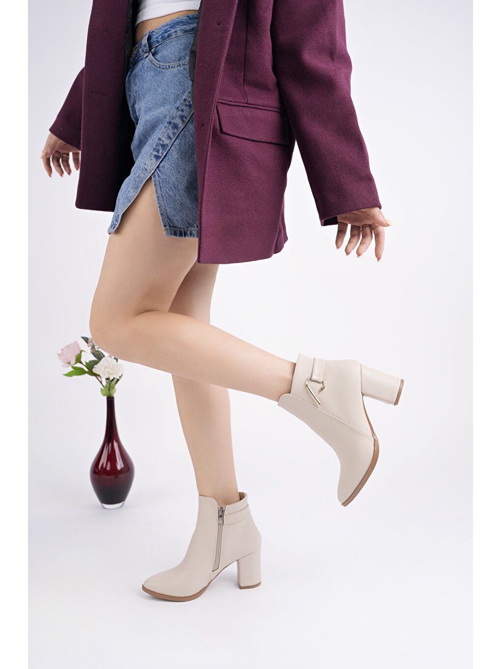 Bej FORTİS Sivri Burun Toka Detaylı Fermuarlı Kalın Topuklu Kadın Bot-4