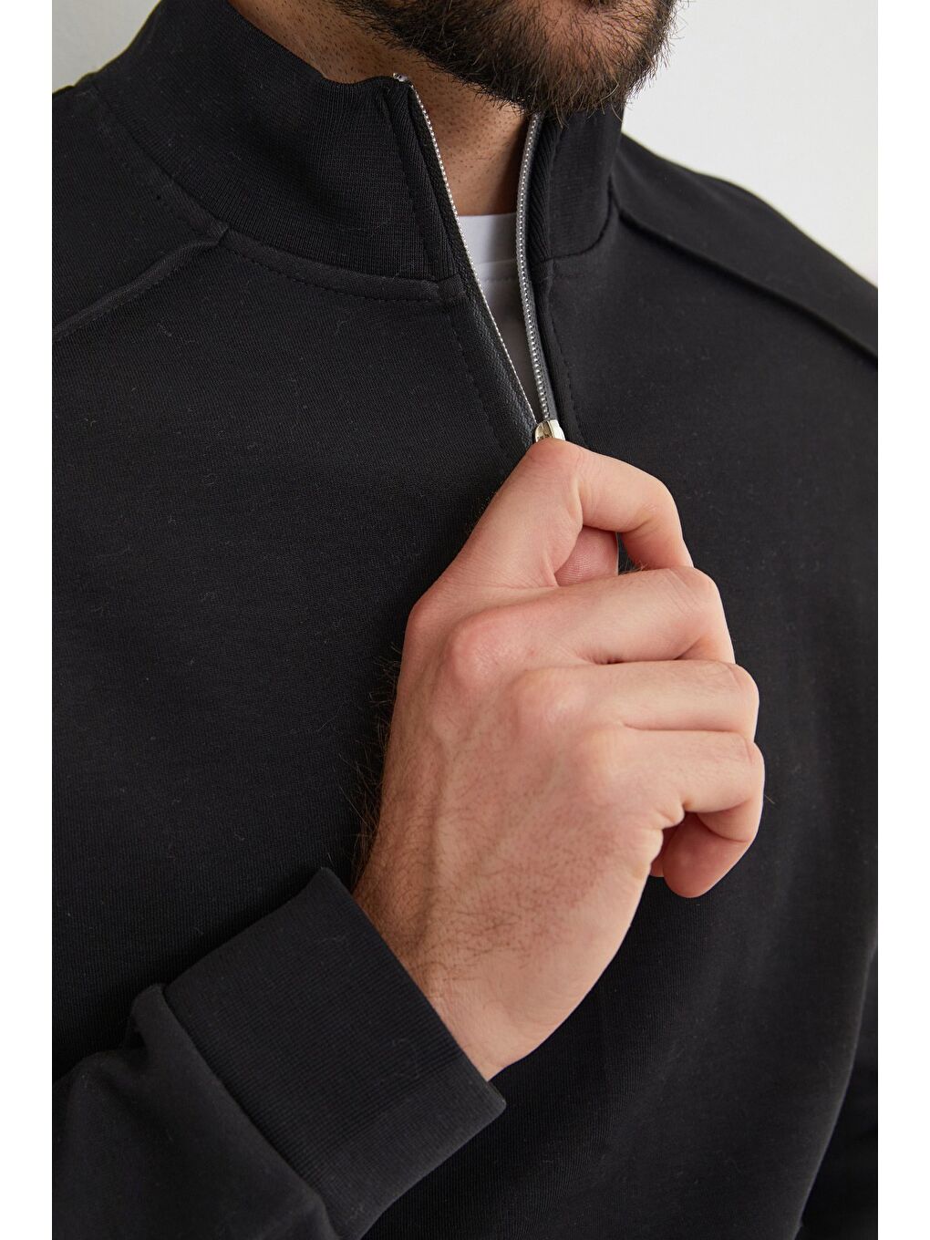 Siyah Dik Yaka Yarım Fermuarlı Büyük Beden Sweatshirt-4