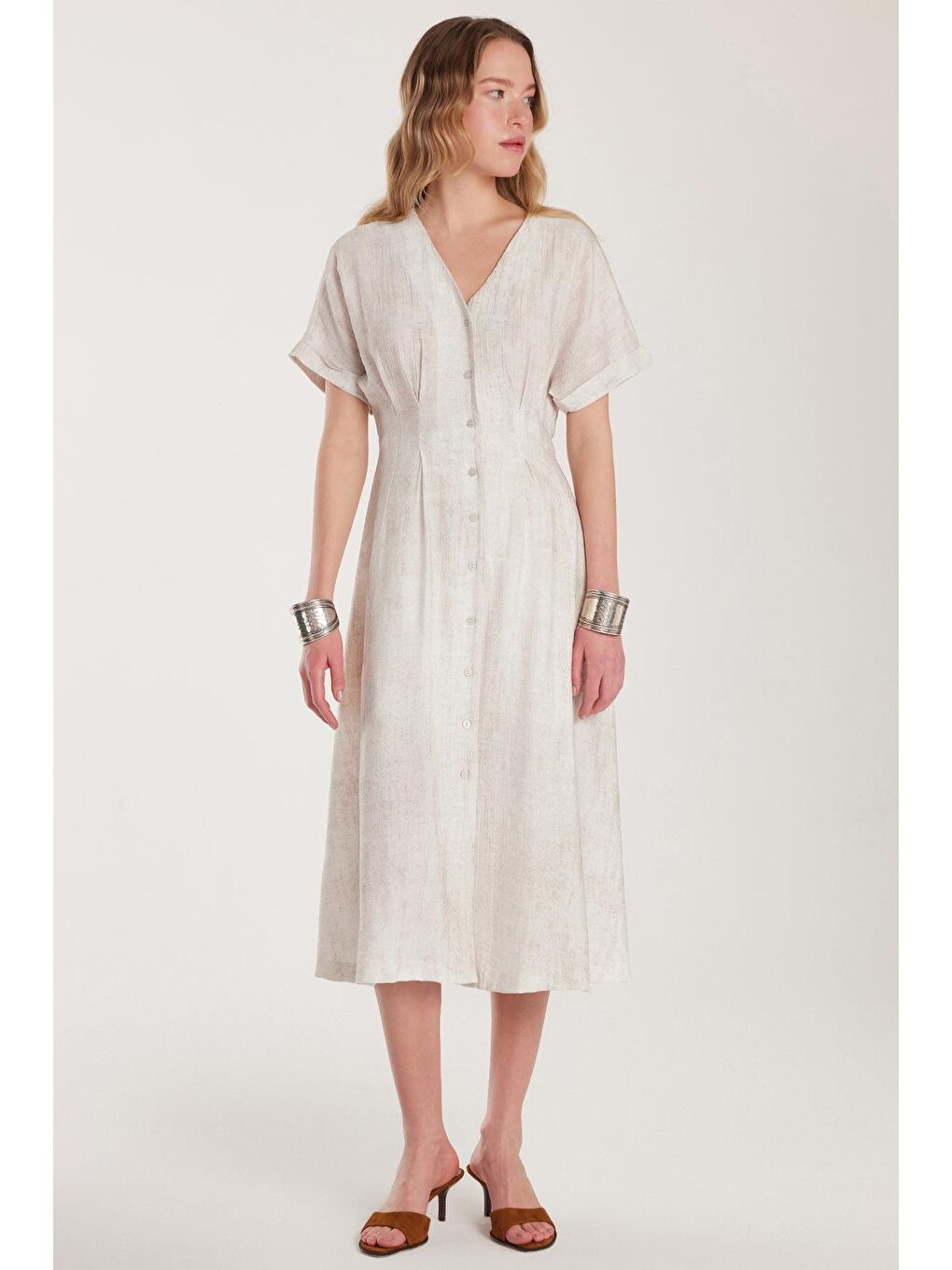 Bej Kadın Standart Fit Düğmeli V Yaka Taş Elbise