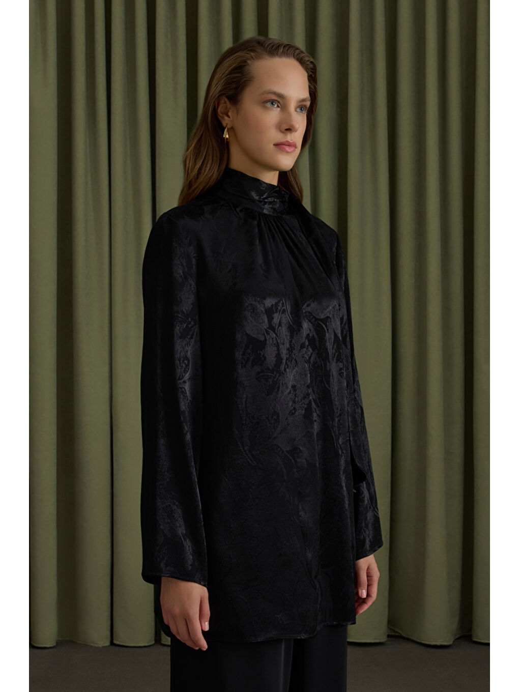 Siyah Dokusu Jakar Desenli Rayon Viscon Tunik-1