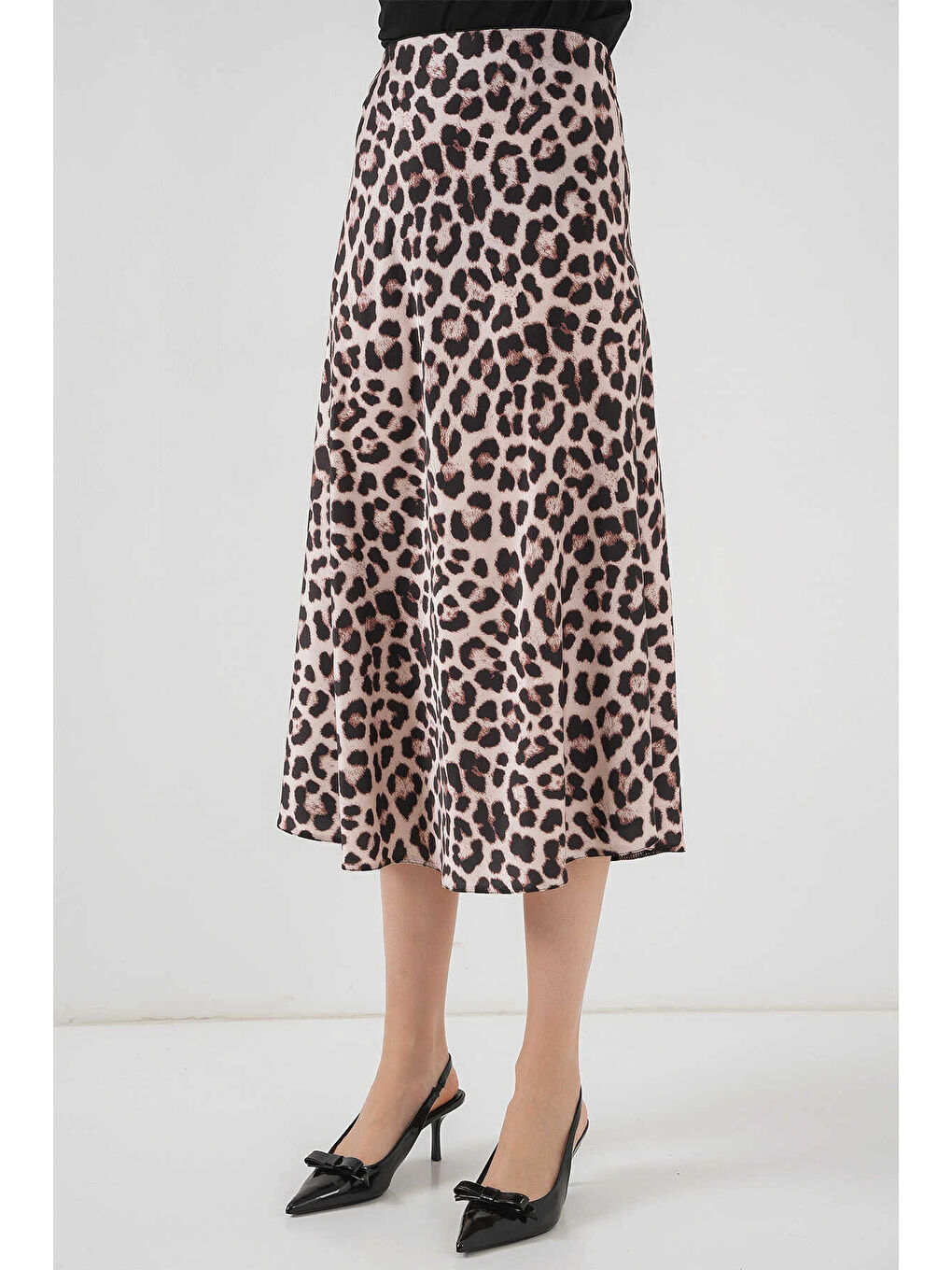 Hazelin Bej Kadın Vizon Leopar Desenli Saten Yüzeyli Beli Lastikli Midi Boy Etek Hzl23S-BD1101471 - 3
