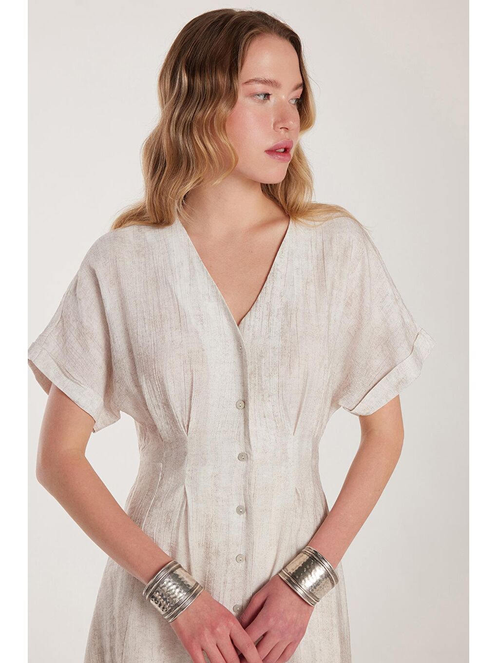 Bej Kadın Standart Fit Düğmeli V Yaka Taş Elbise-1