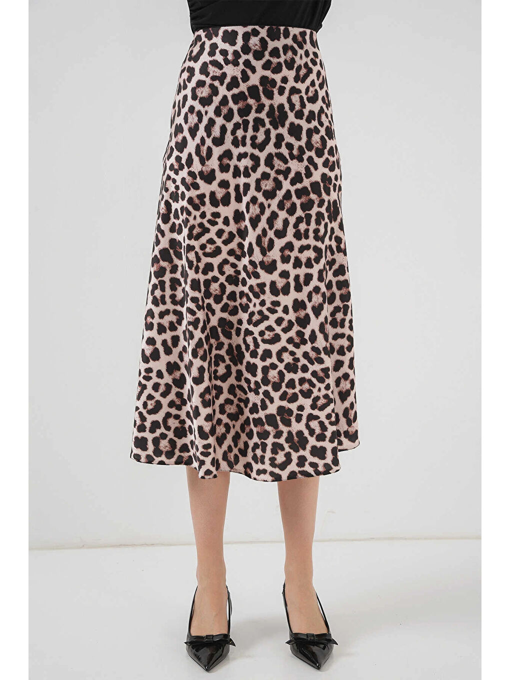 Hazelin Bej Kadın Vizon Leopar Desenli Saten Yüzeyli Beli Lastikli Midi Boy Etek Hzl23S-BD1101471 - 4