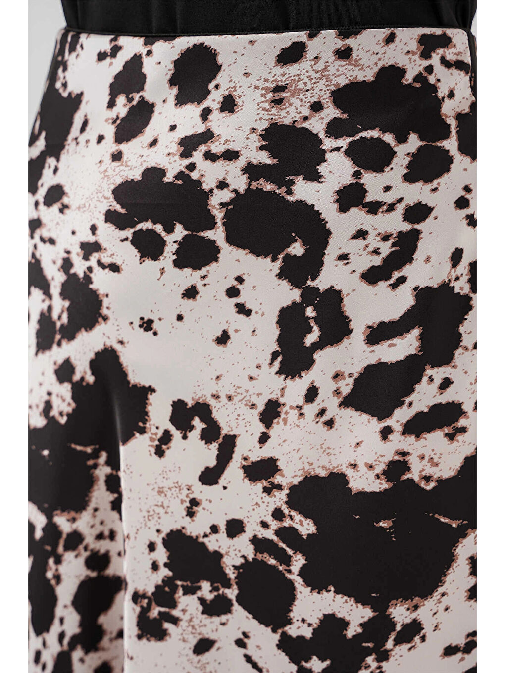 Bej Kadın Taş Leopar Desenli Saten Yüzeyli Beli Lastikli Midi Boy Etek Hzl23S-BD1101471-2