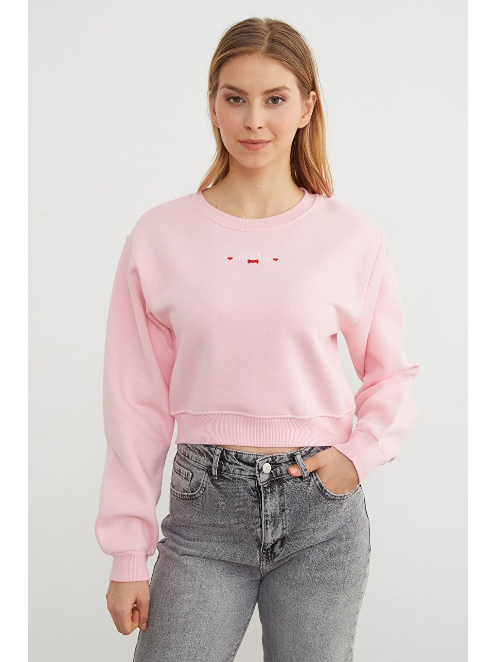Pembe 3 İplik Ayıcık Nakışlı Crop Sweatshirt-1