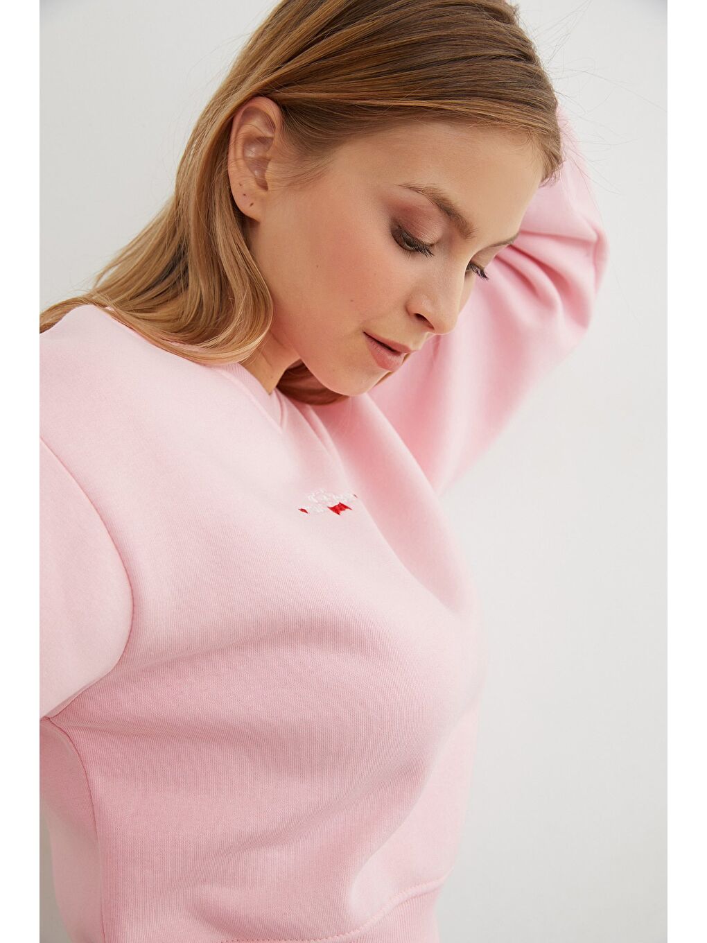 Pembe 3 İplik Ayıcık Nakışlı Crop Sweatshirt-3