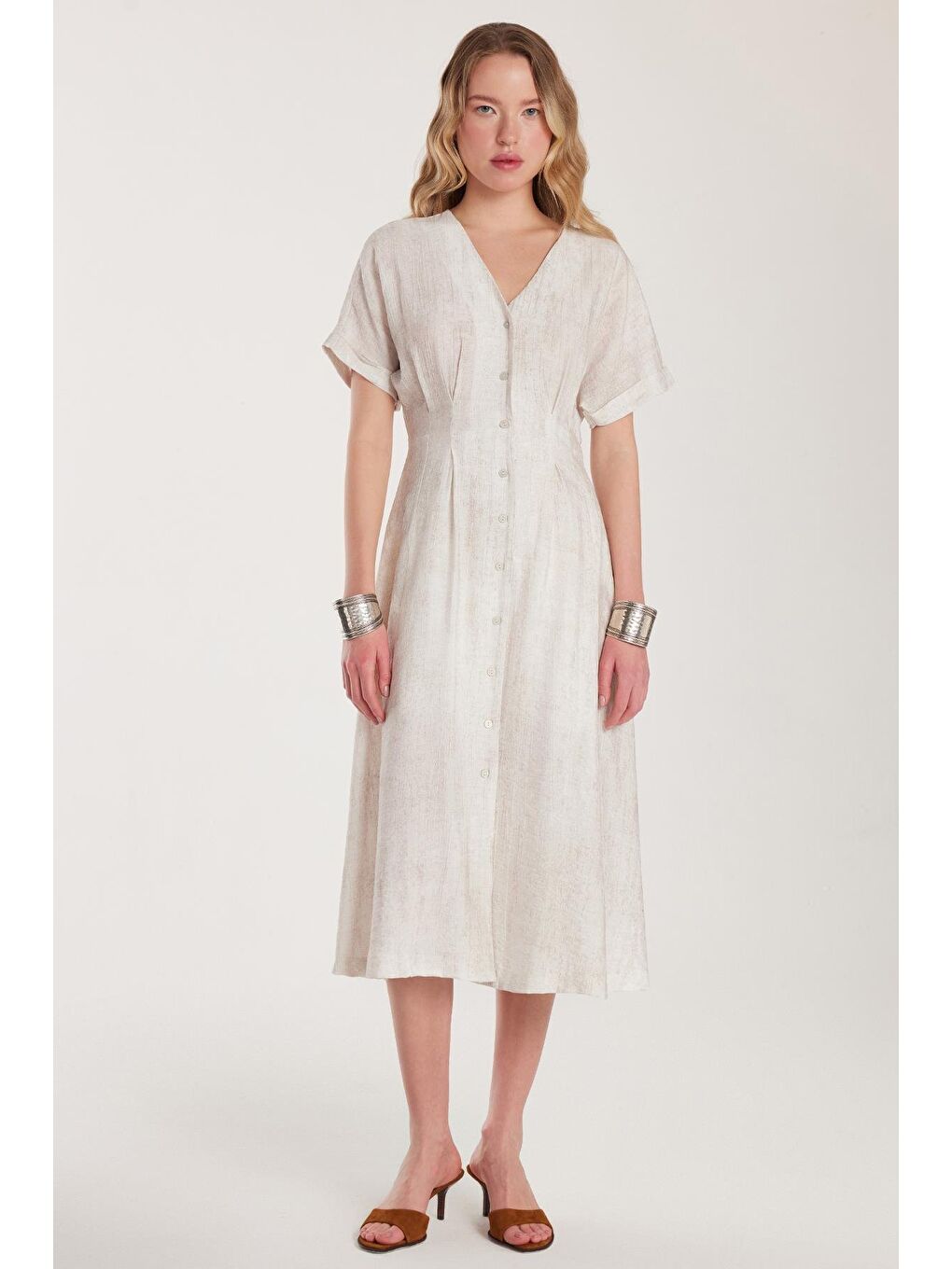 Bej Kadın Standart Fit Düğmeli V Yaka Taş Elbise-3