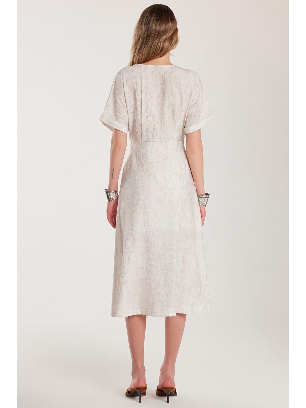 Bej Kadın Standart Fit Düğmeli V Yaka Taş Elbise-4