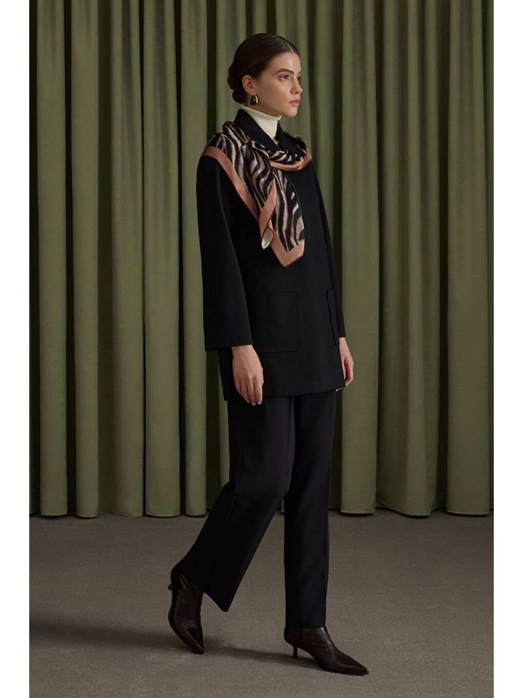 Siyah Dokuma Pantolon