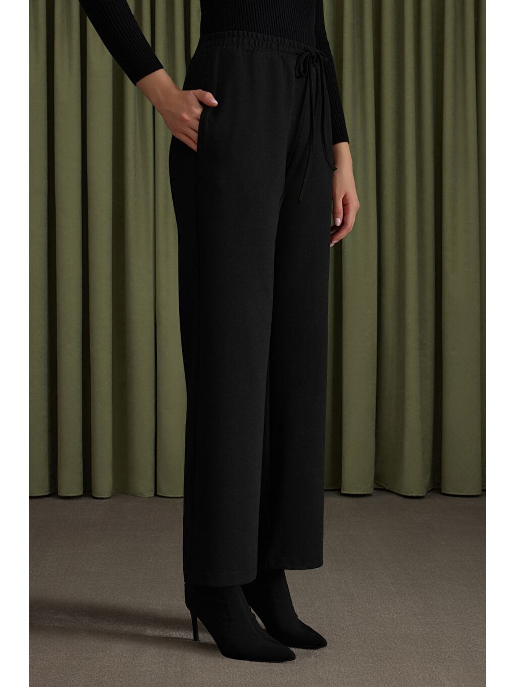 Siyah Beli Lastikli Viscon Örme Pantolon-3