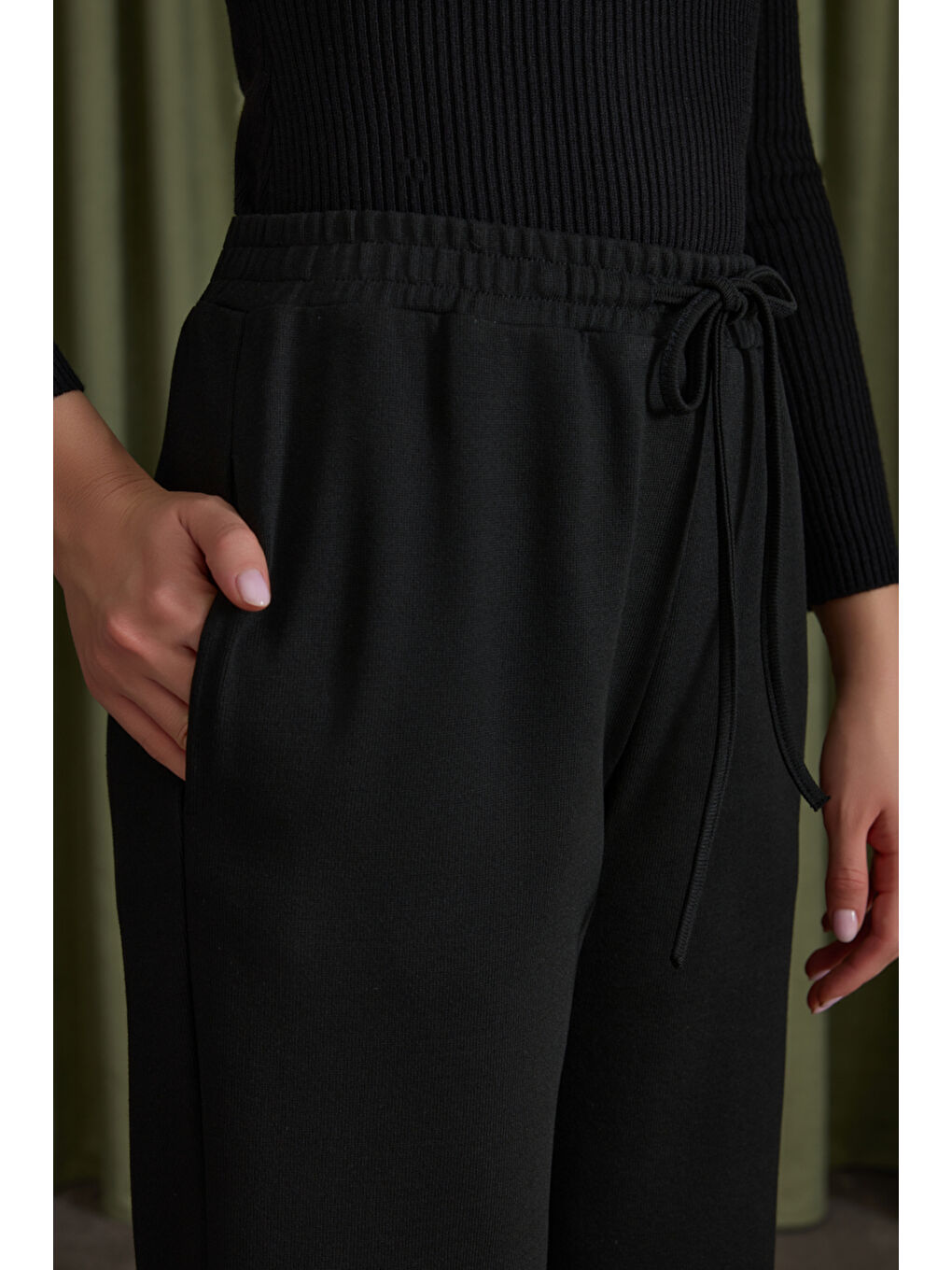 Siyah Beli Lastikli Viscon Örme Pantolon-4